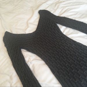 • GUESS KNIT V-NECK SWEATER • DARK GREY • XS •